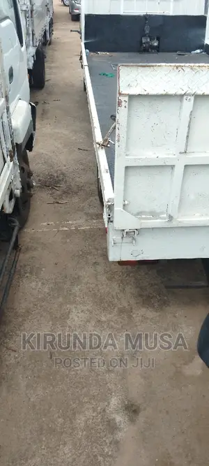 Mitsubishi Canter 1993 White