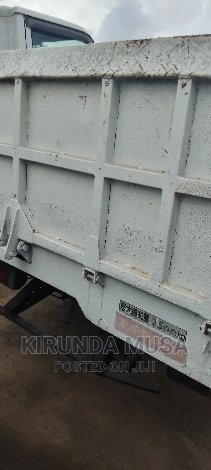 Mitsubishi Canter 1993 White