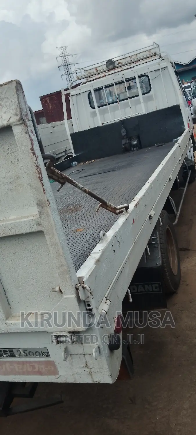 Mitsubishi Canter 1993 White