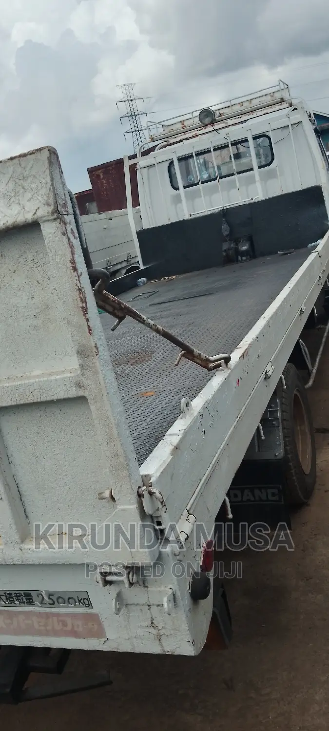 Mitsubishi Canter 1993 White