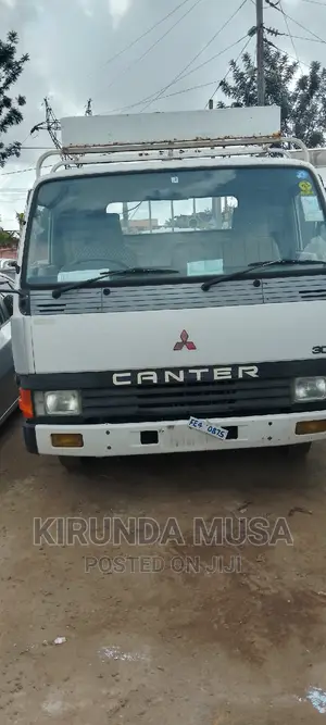 Mitsubishi Canter 1993 White