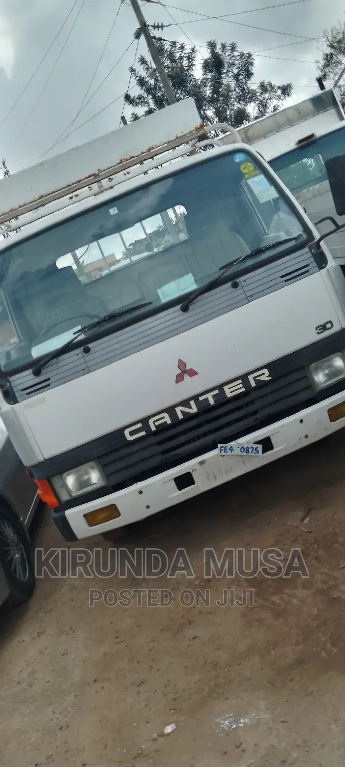 Mitsubishi Canter 1993 White