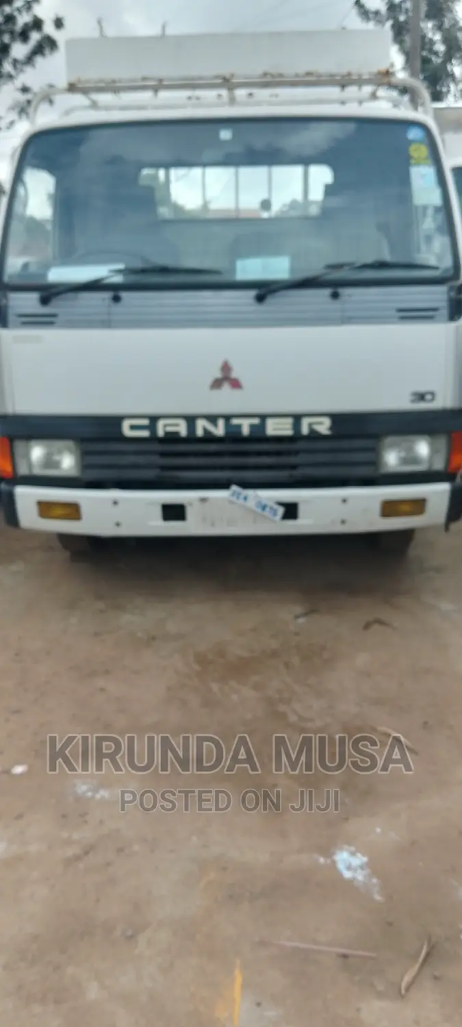 Mitsubishi Canter 1993 White