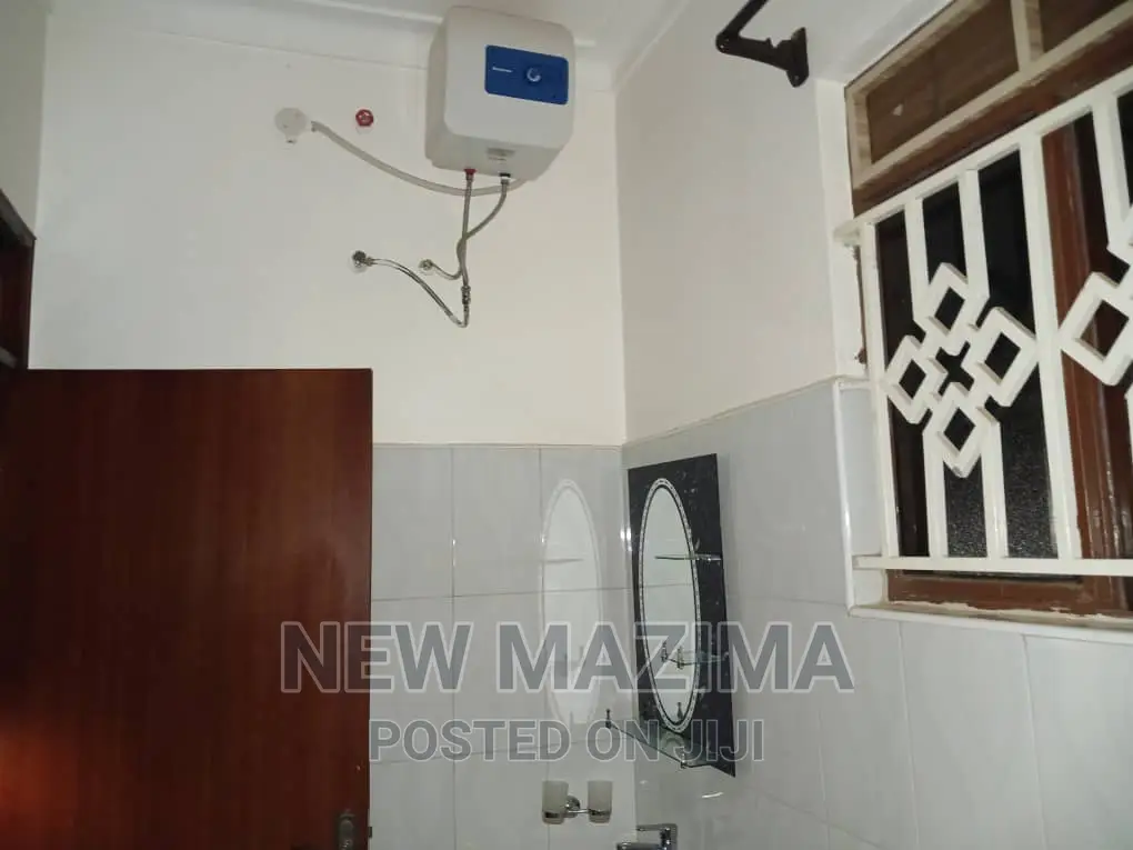 2bdrm Block of Flats in Seguku Ntebe, Central Division for rent