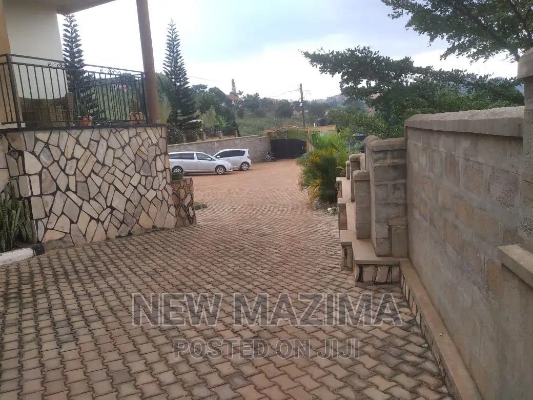 2bdrm Apartment in Seguku Ntebe Rd, Central Division for rent