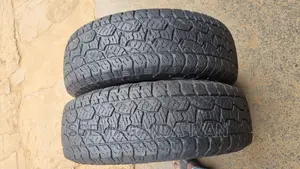215/70r16 Summit Foreign Used in Very Good Condition