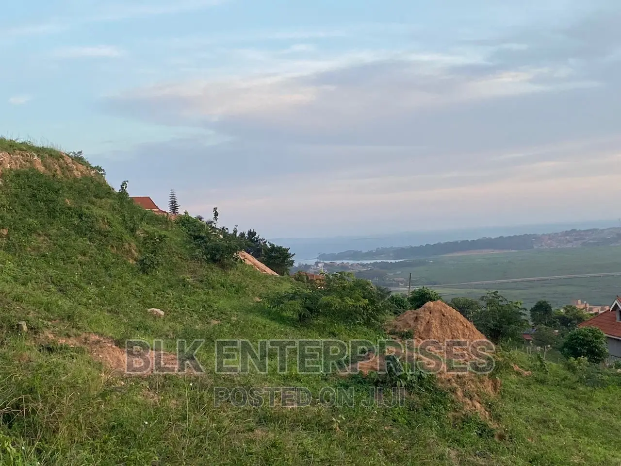 1.7arces for Sale on Buziga Hill