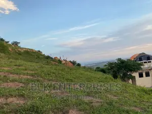 1.7arces for Sale on Buziga Hill