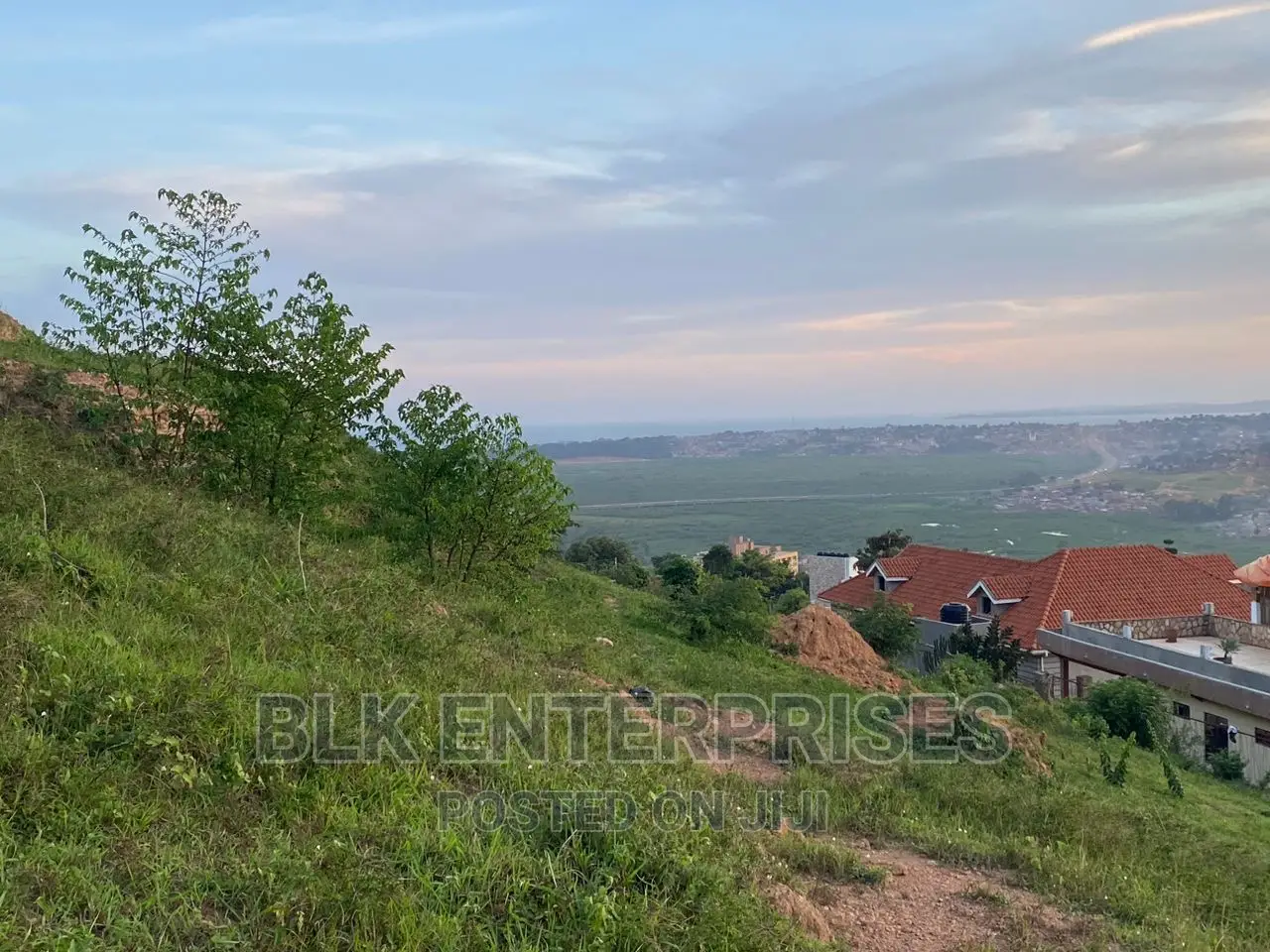 1.7arces for Sale on Buziga Hill