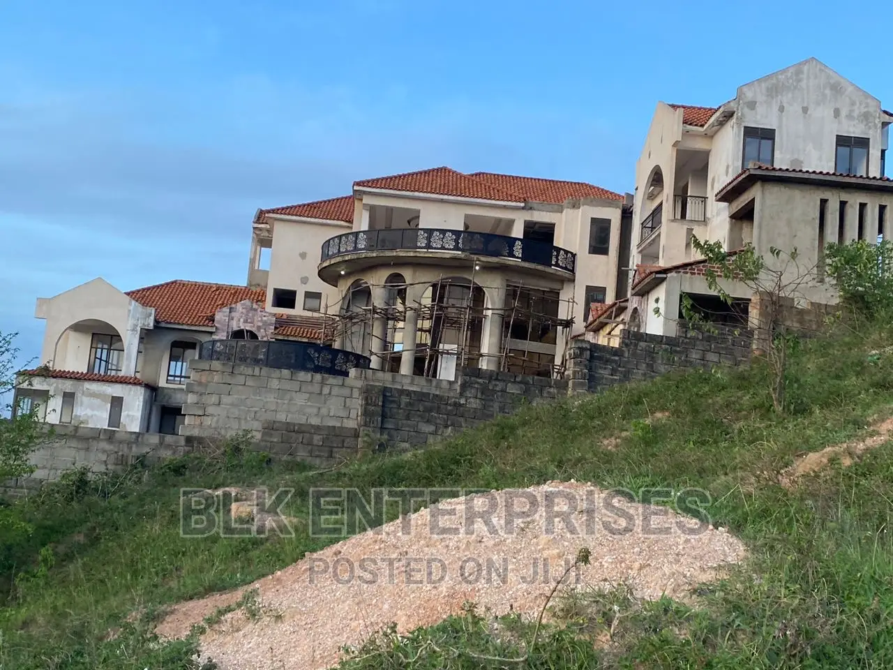 1.7arces for Sale on Buziga Hill