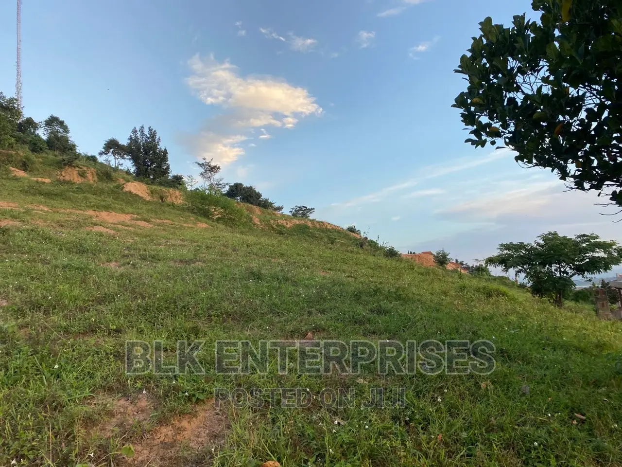 1.7arces for Sale on Buziga Hill