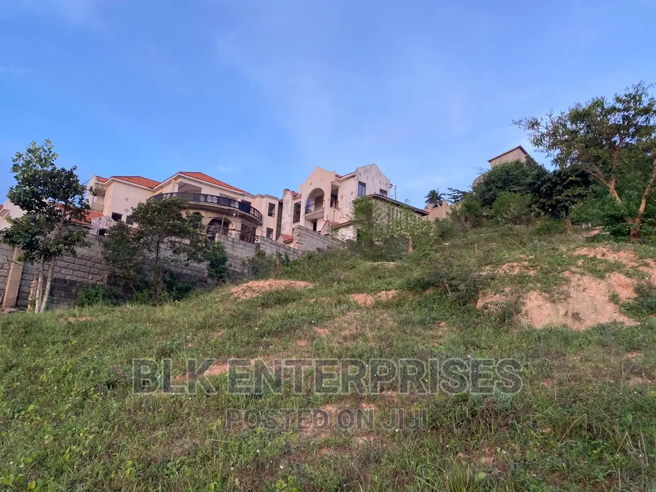 1.7arces for Sale on Buziga Hill
