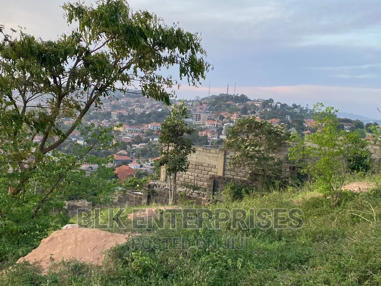 1.7arces for Sale on Buziga Hill