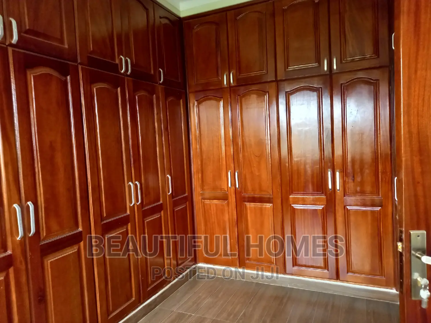 Furnished 6bdrm Mansion in Munyonyo Lake View, Makindye for sale