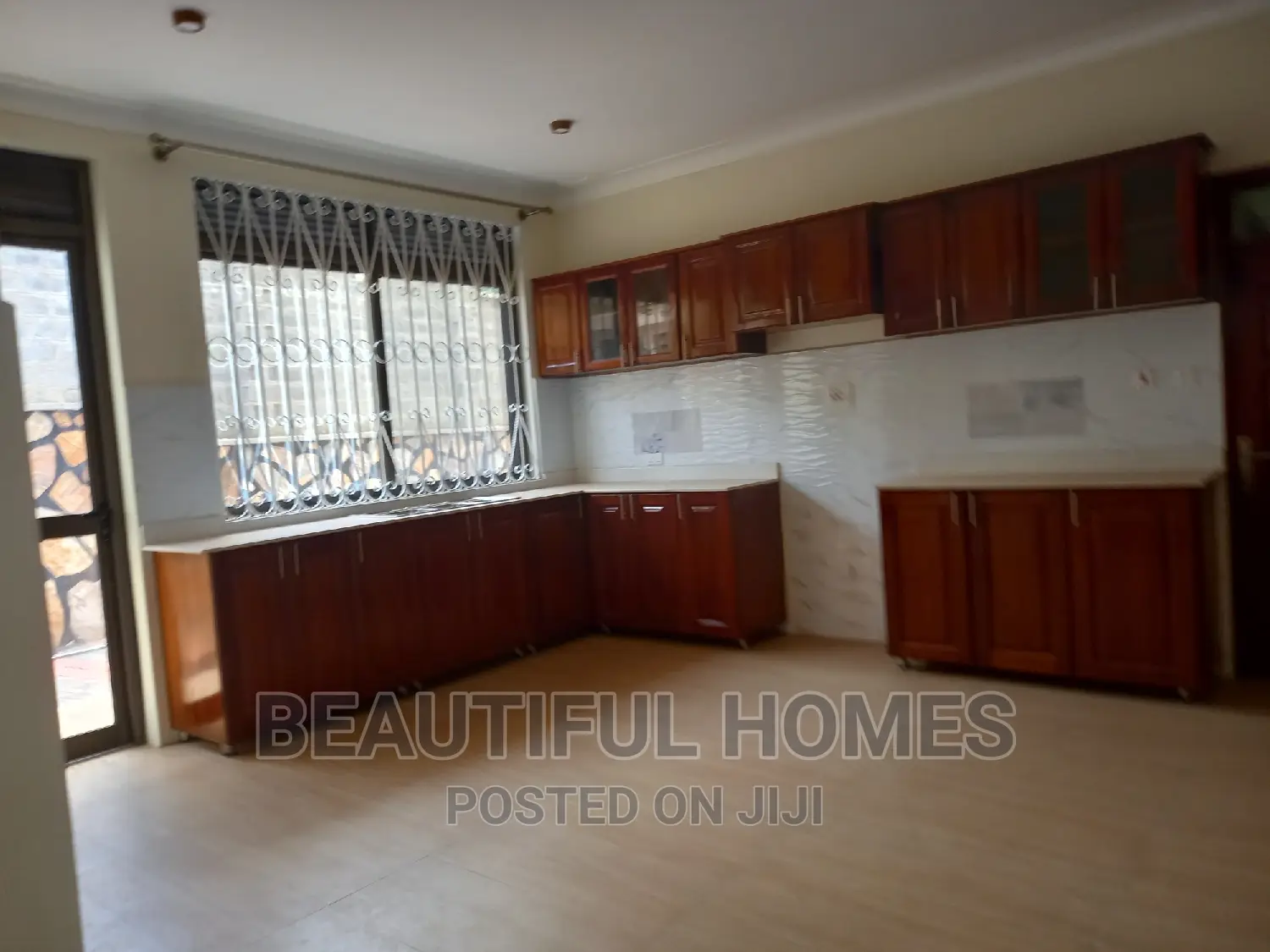 Furnished 6bdrm Mansion in Munyonyo Lake View, Makindye for sale