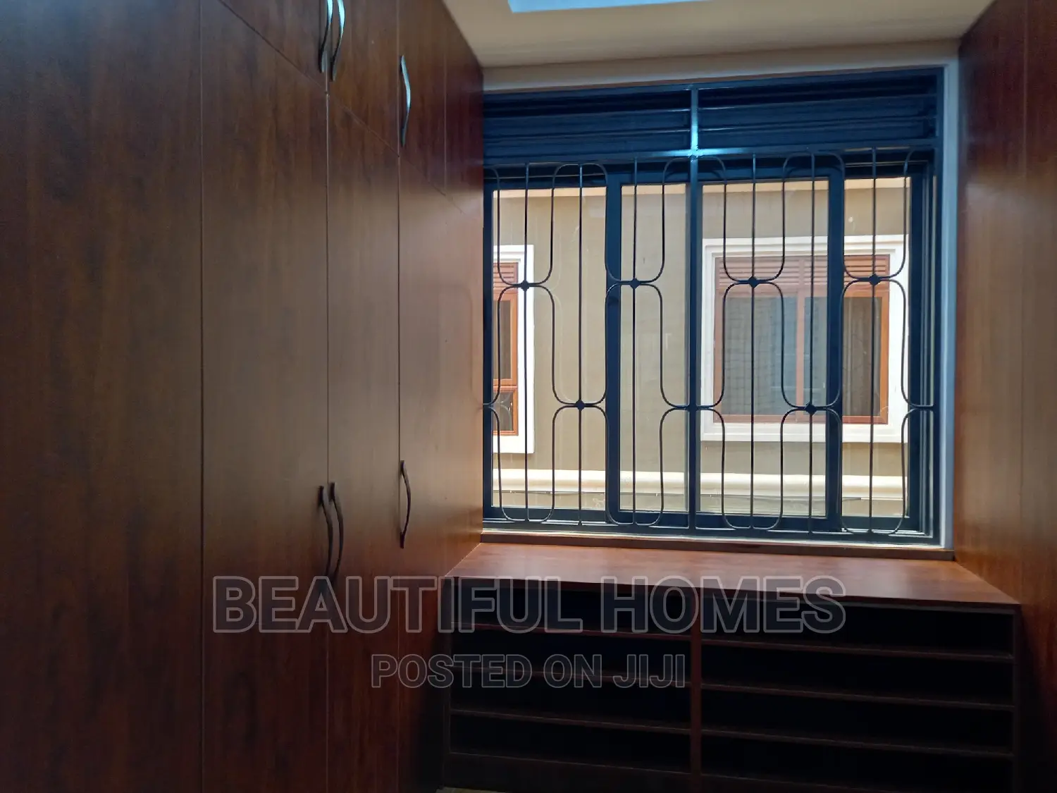 Furnished 6bdrm Duplex in Munyonyo, Makindye for sale