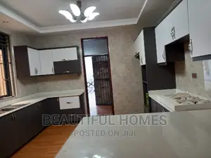 Furnished 6bdrm Duplex in Munyonyo, Makindye for sale