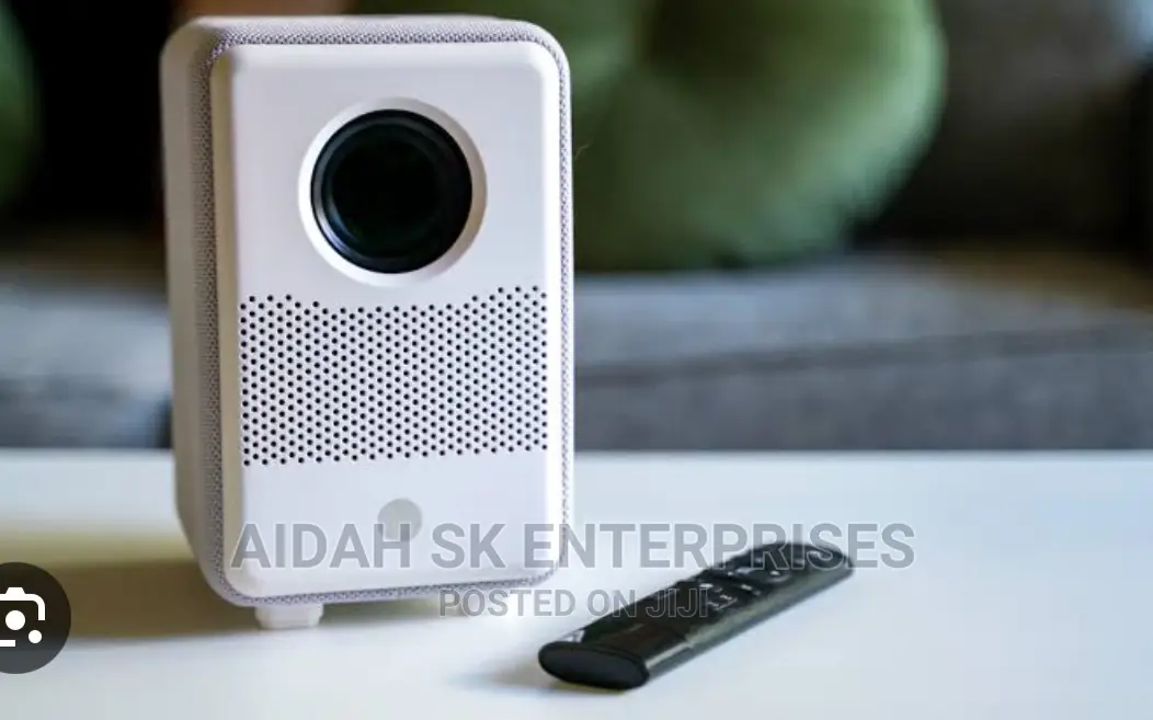 HP CC200 FHD LCD LED Projector With Roku Express Streaming