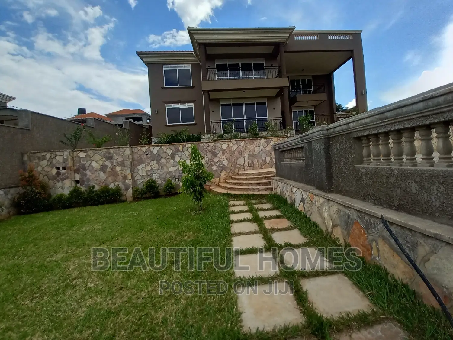 Furnished 6bdrm Mansion in Munyonyo Lake View, Makindye for sale