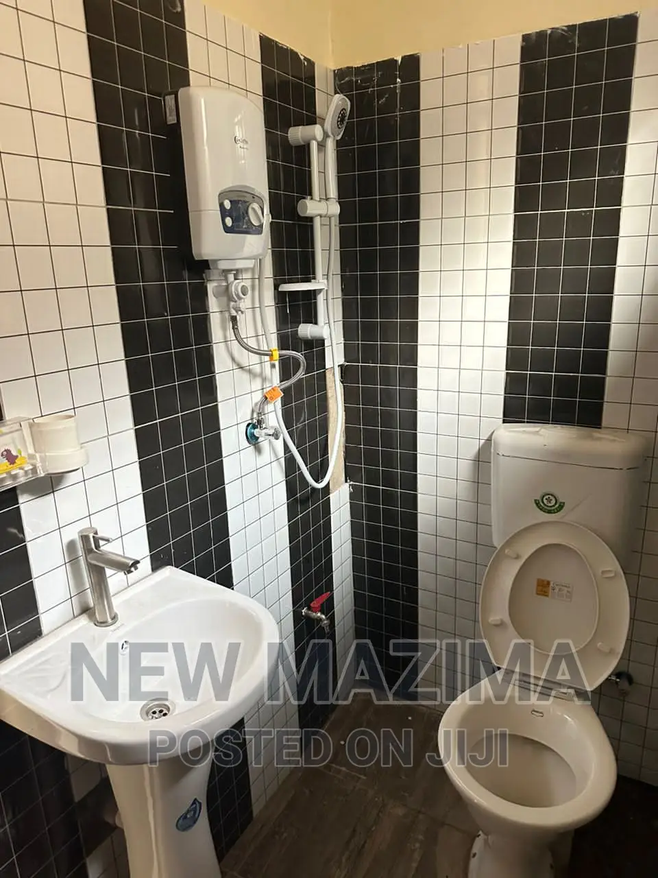 5bdrm House in Namasuba Ndejje, Central Division for sale