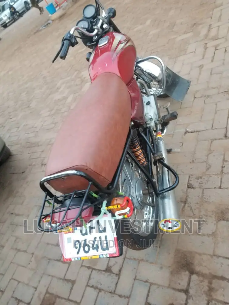 Bajaj Boxer 100 2022 Red