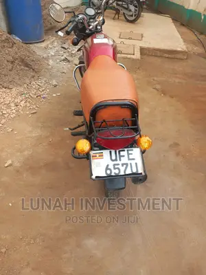 Bajaj Boxer 100 2022 Red
