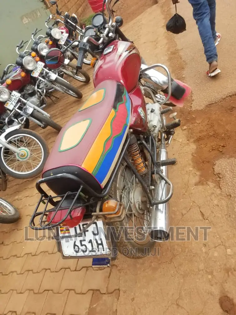 Bajaj RE 2022 Red