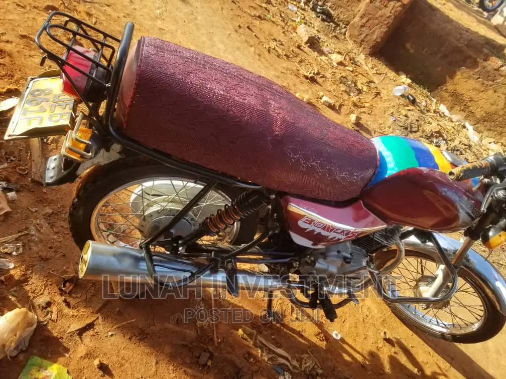Bajaj Boxer BM100KS 2022 Red