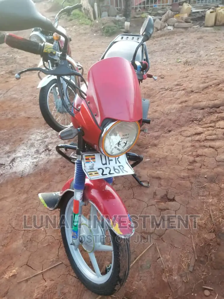 Bajaj Boxer 125 2022 Red