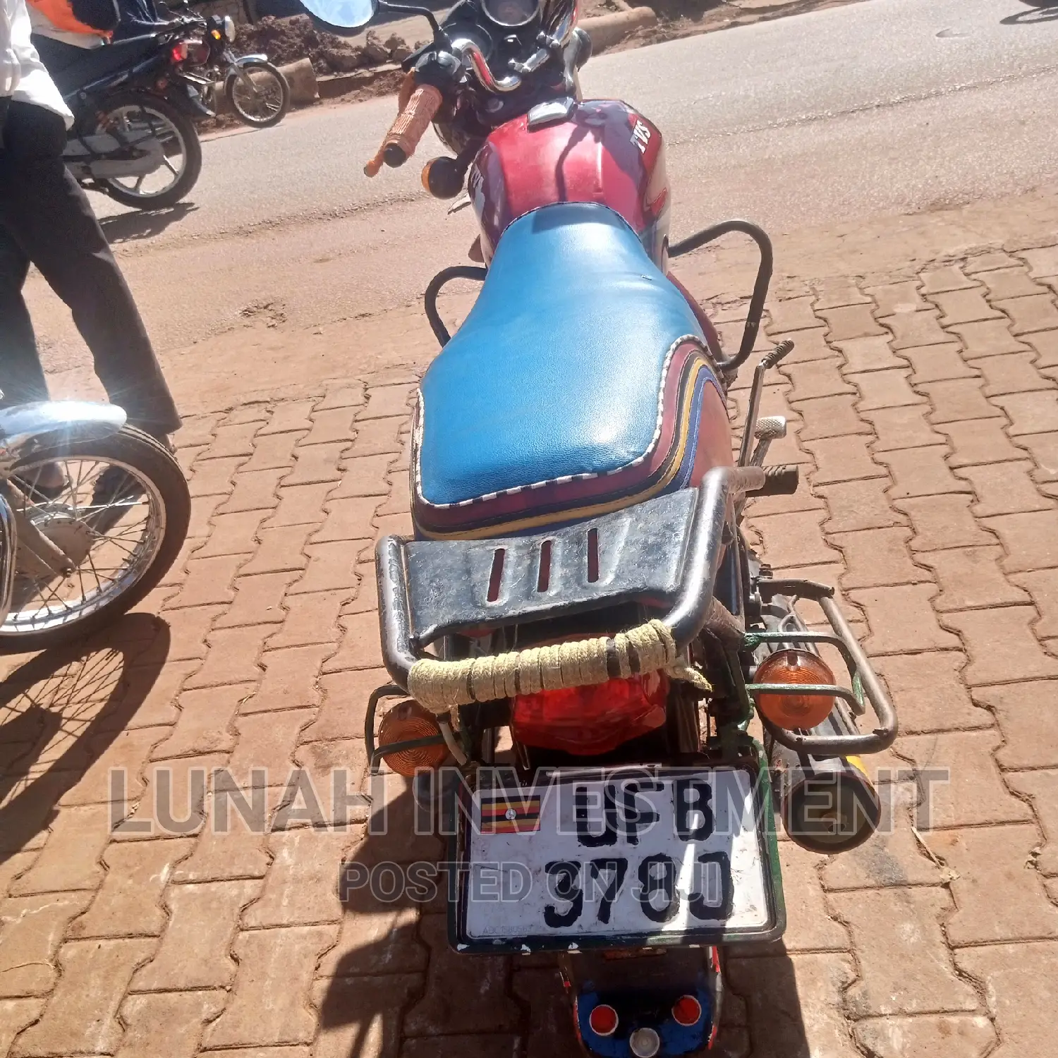 TVS HLX 125 2021 Red