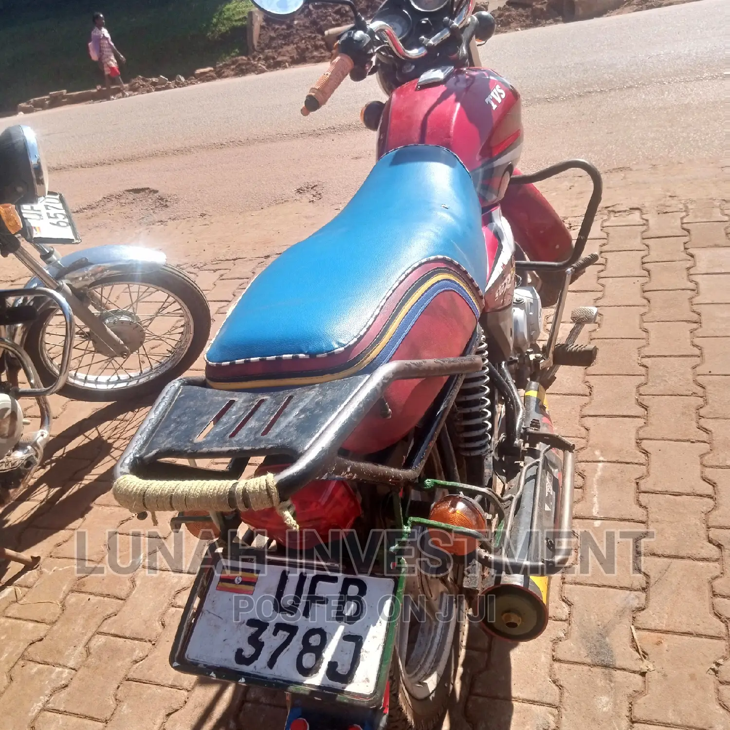 TVS HLX 125 2021 Red