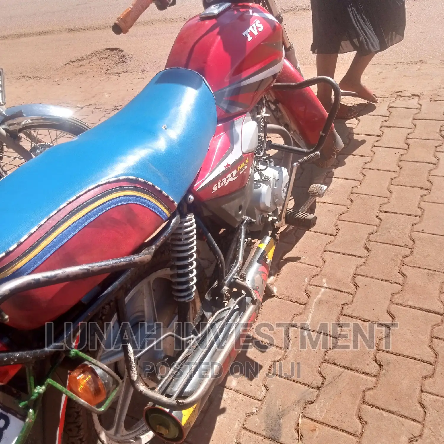 TVS HLX 125 2021 Red