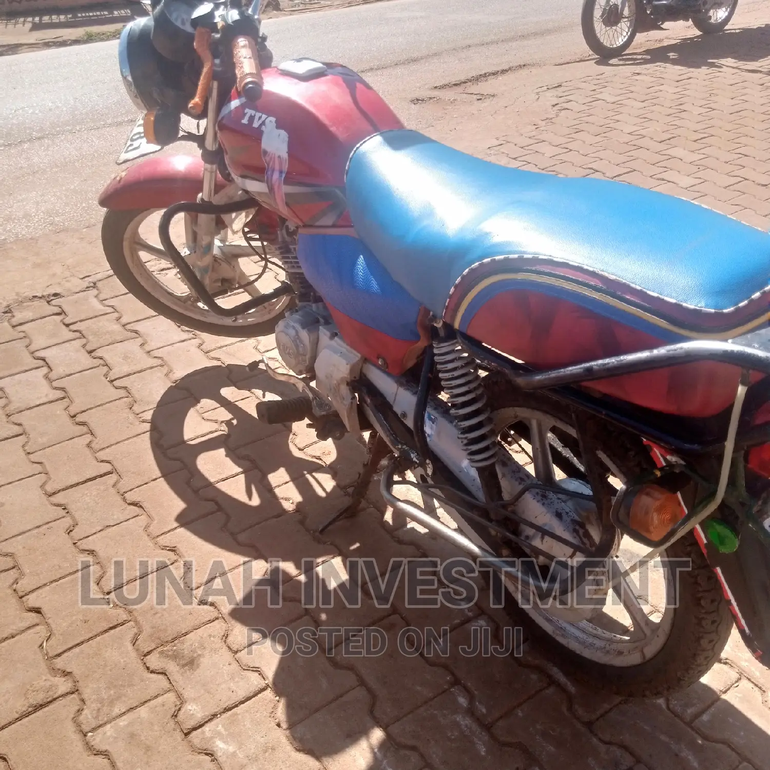 TVS HLX 125 2021 Red