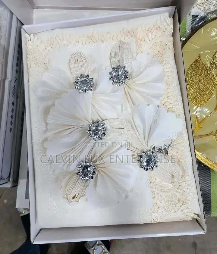 Table Cloth With Napkins 8seater