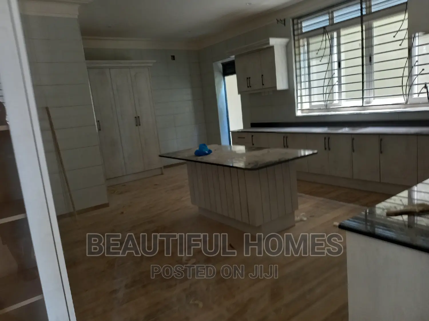 Furnished 6bdrm Mansion in Munyonyo With Lake, Makindye for sale