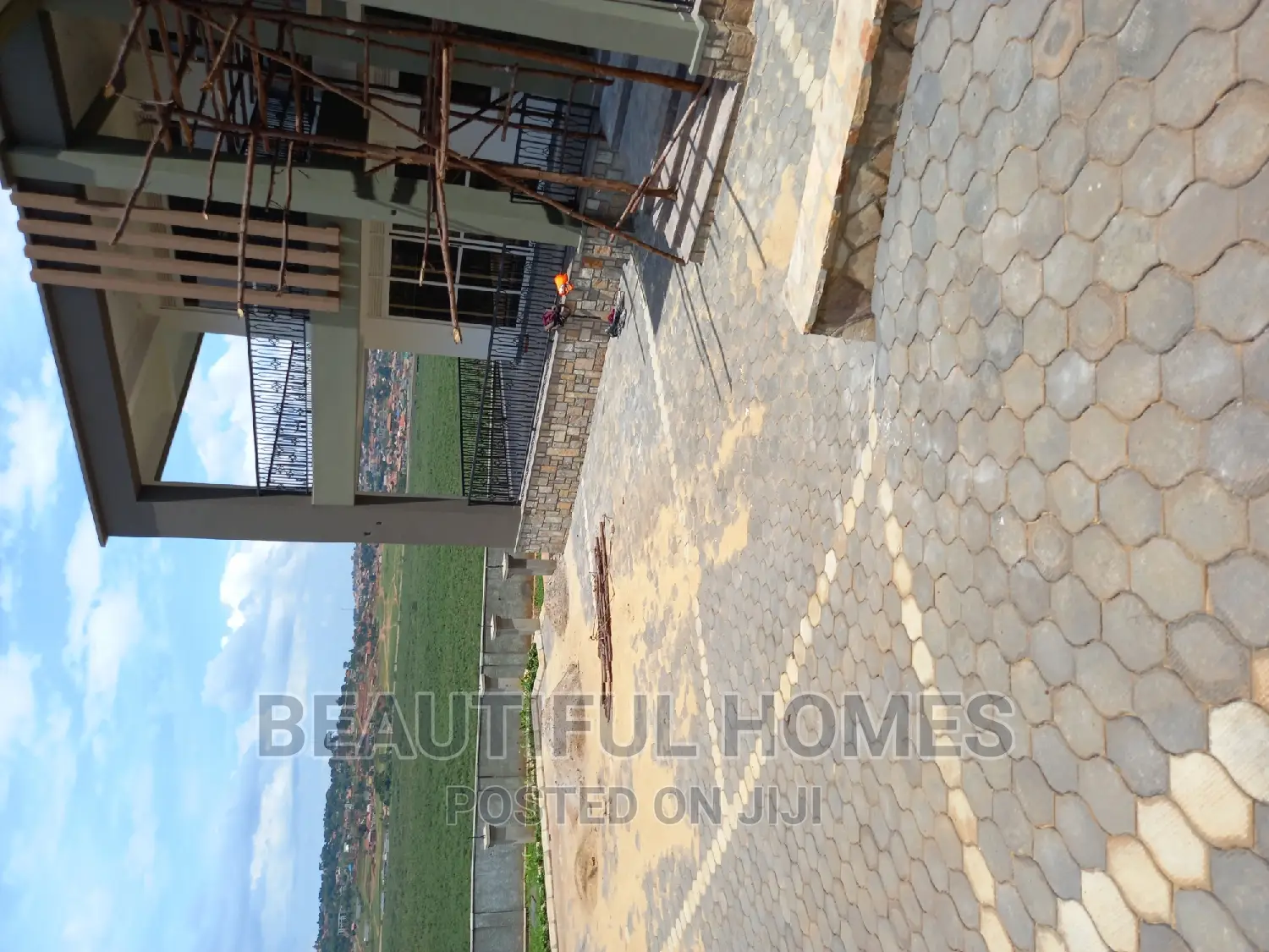 Furnished 6bdrm Mansion in Munyonyo With Lake, Makindye for sale