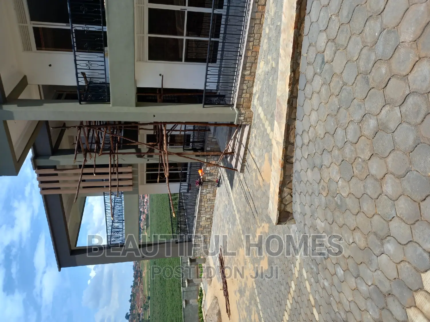 Furnished 6bdrm Mansion in Munyonyo With Lake, Makindye for sale