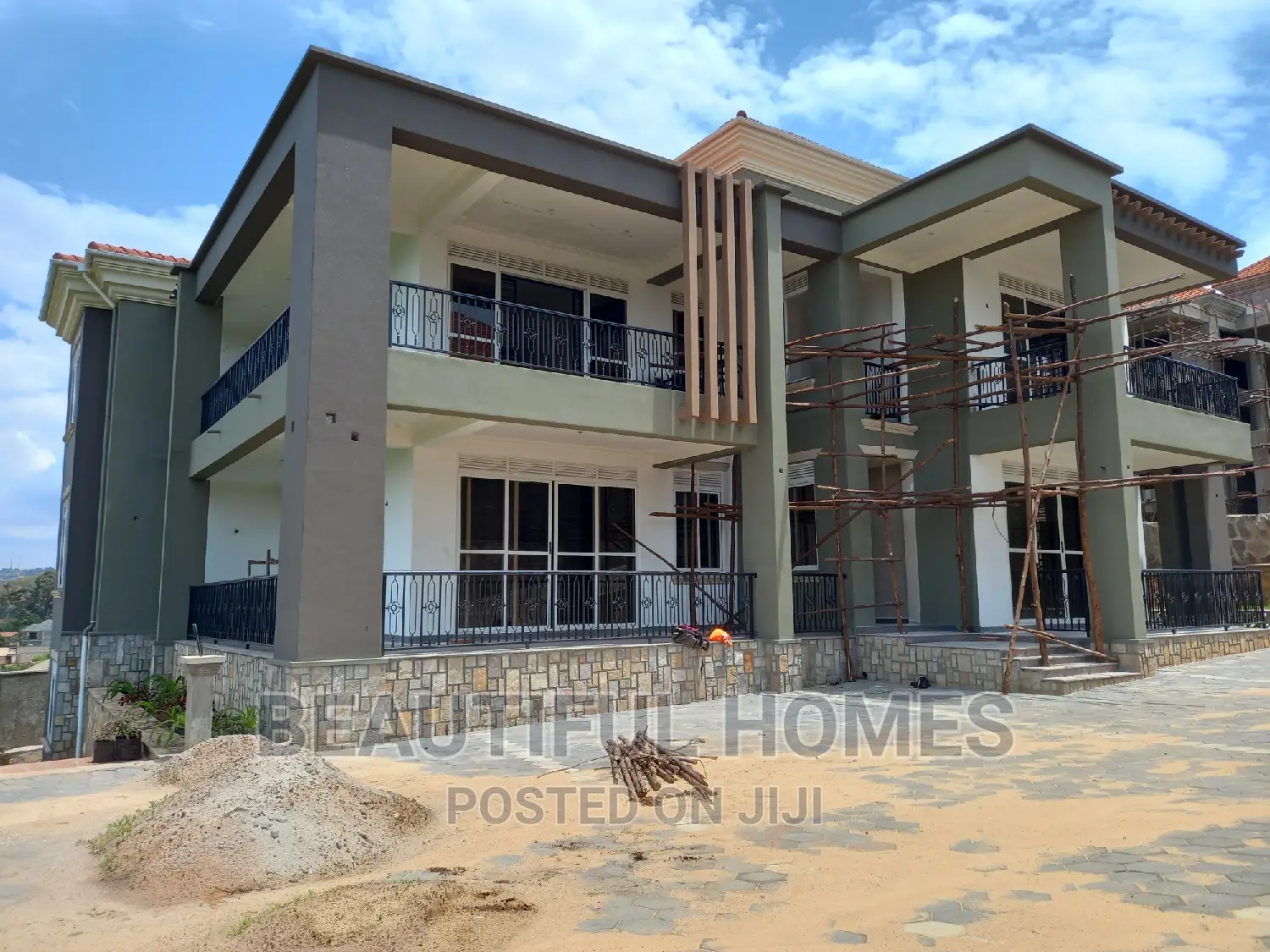 Furnished 6bdrm Mansion in Munyonyo With Lake, Makindye for sale