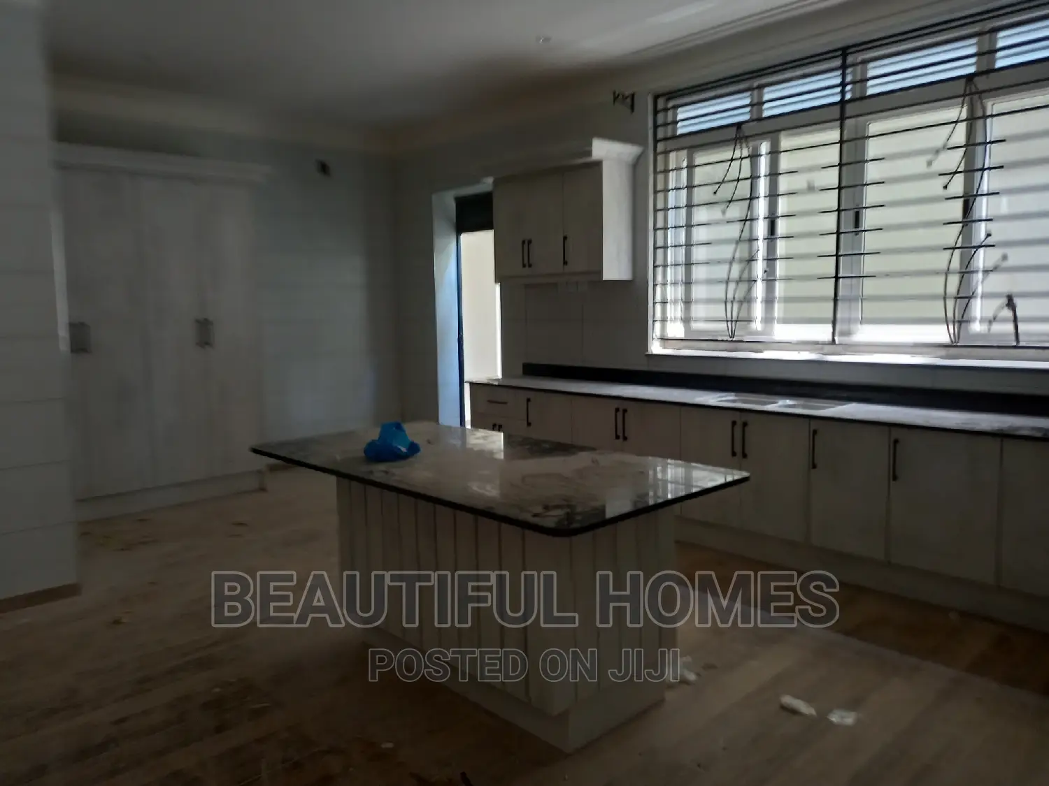 Furnished 6bdrm Duplex in Munyonyo Corporates, Makindye for sale
