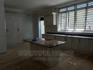 Furnished 6bdrm Duplex in Munyonyo Corporates, Makindye for sale