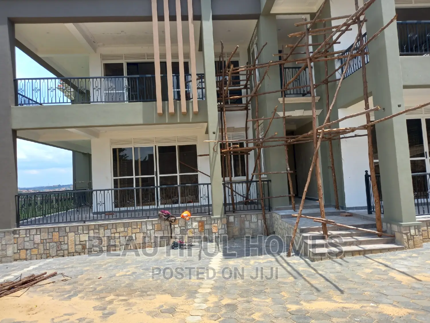 Furnished 6bdrm Duplex in Munyonyo Corporates, Makindye for sale