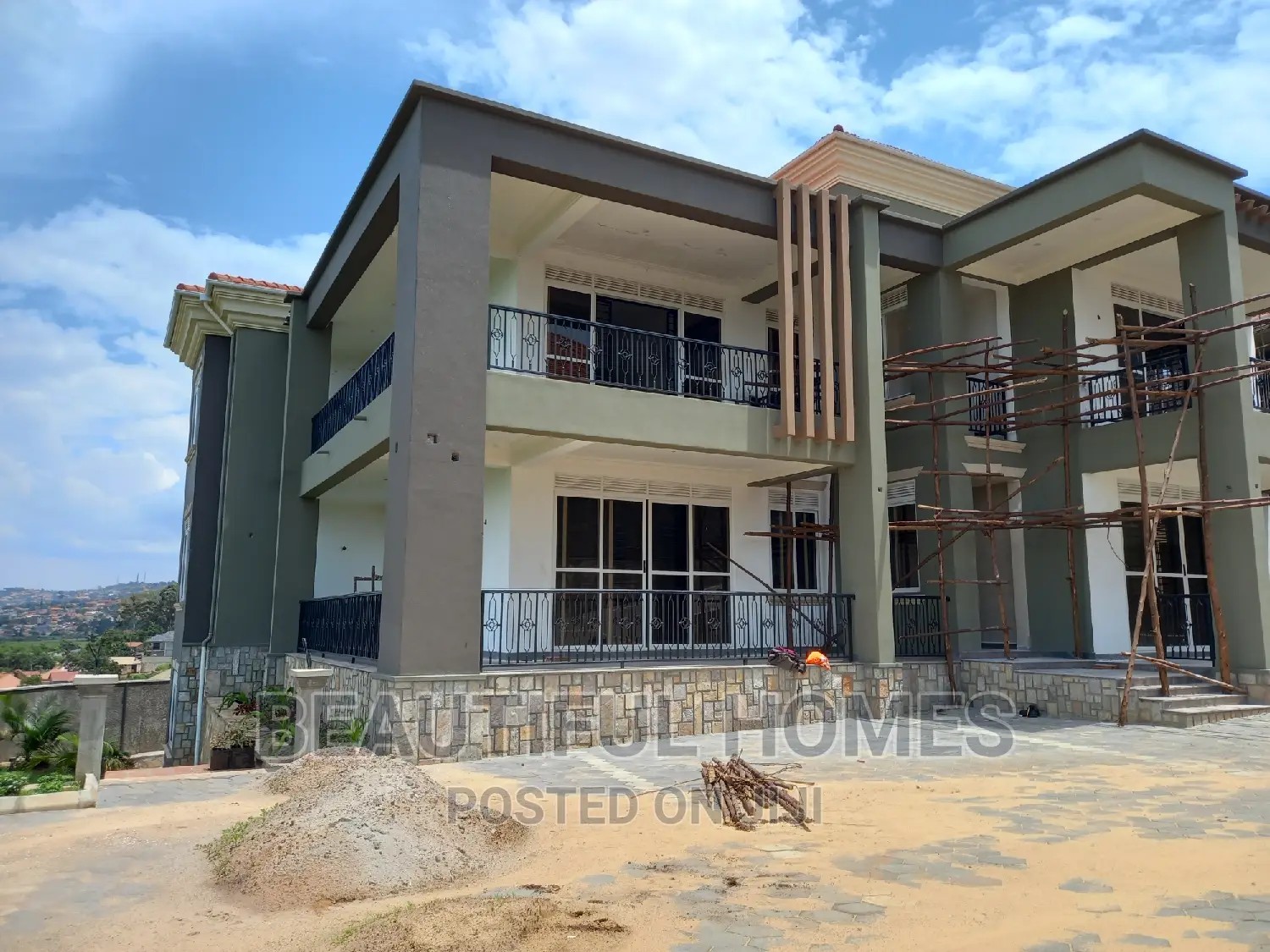 Furnished 6bdrm Duplex in Munyonyo Corporates, Makindye for sale