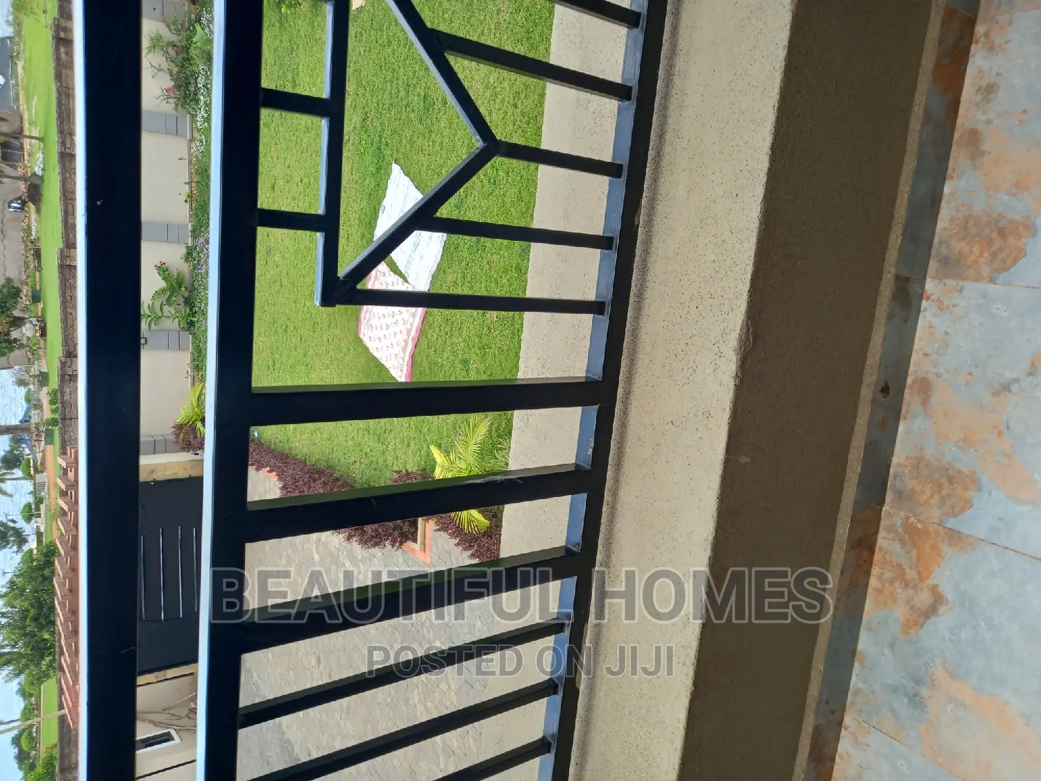 Furnished 6bdrm Mansion in Munyonyo Lake View, Makindye for sale
