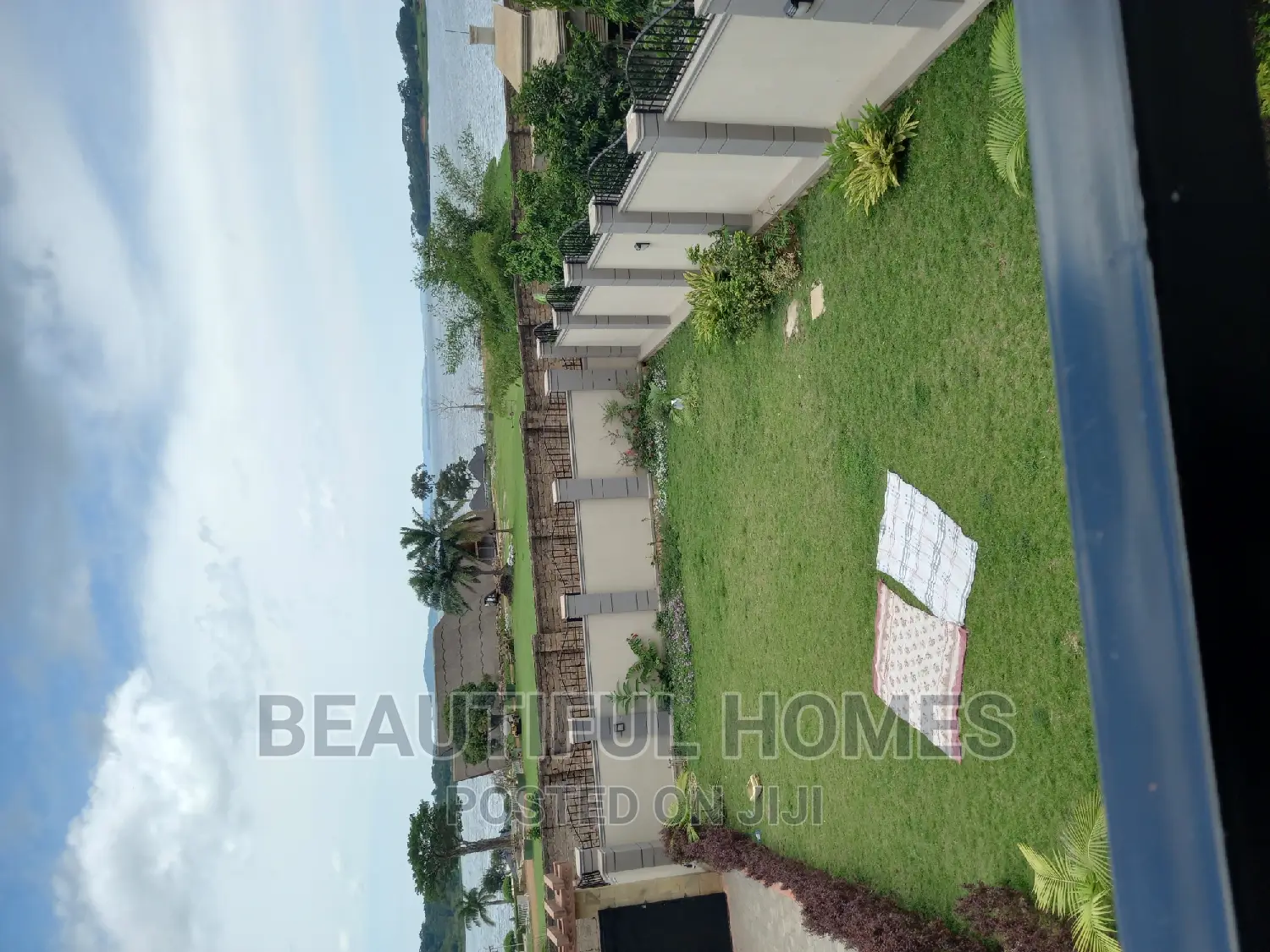 Furnished 6bdrm Mansion in Munyonyo Lake View, Makindye for sale