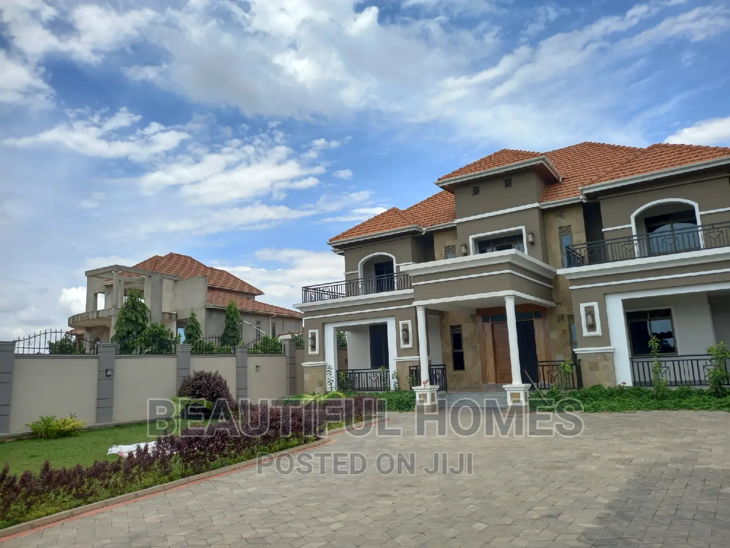 Furnished 6bdrm Duplex in Munyonyo, Makindye for sale