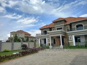 Furnished 6bdrm Duplex in Munyonyo, Makindye for sale