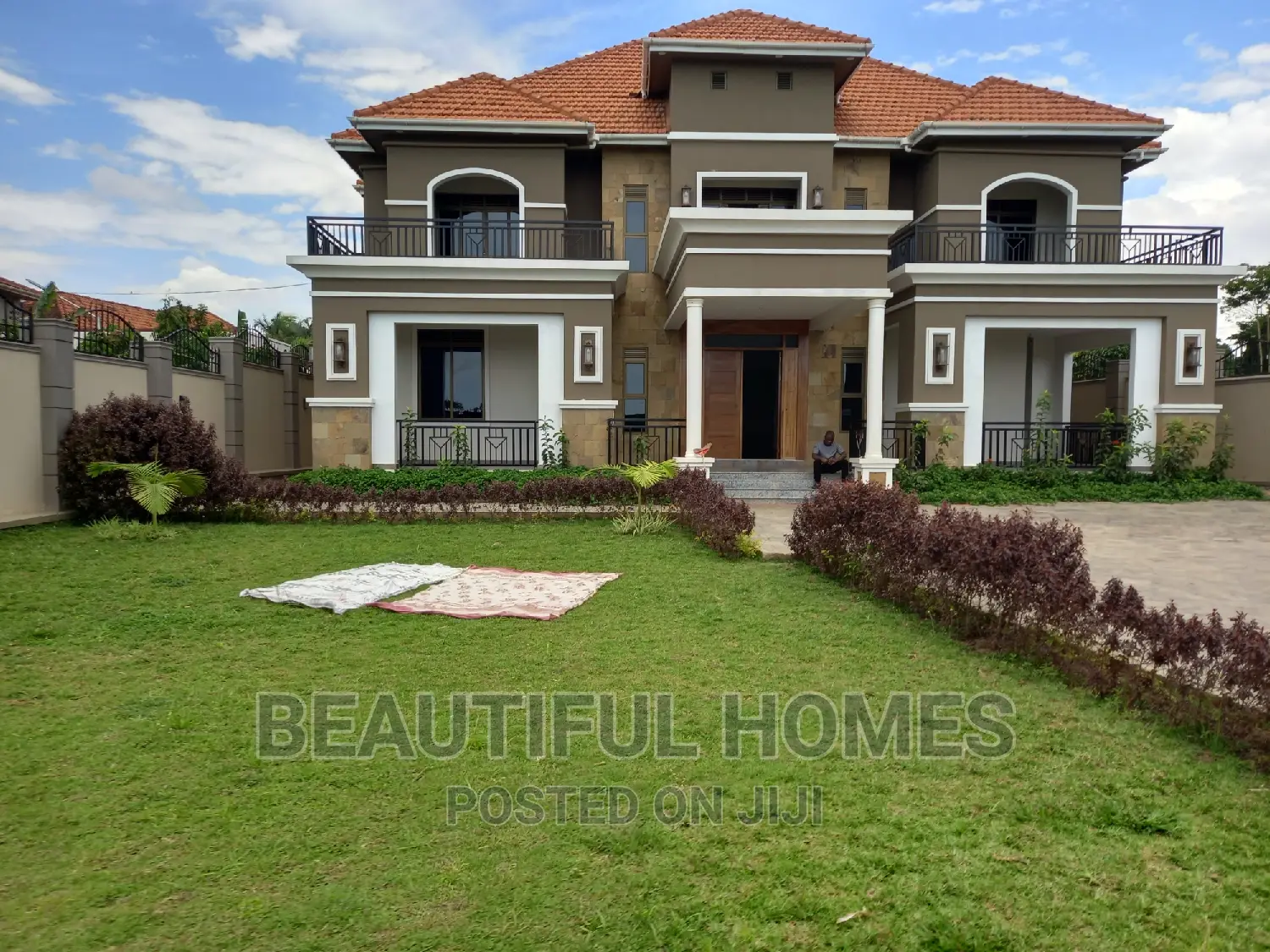 Furnished 6bdrm Duplex in Munyonyo, Makindye for sale