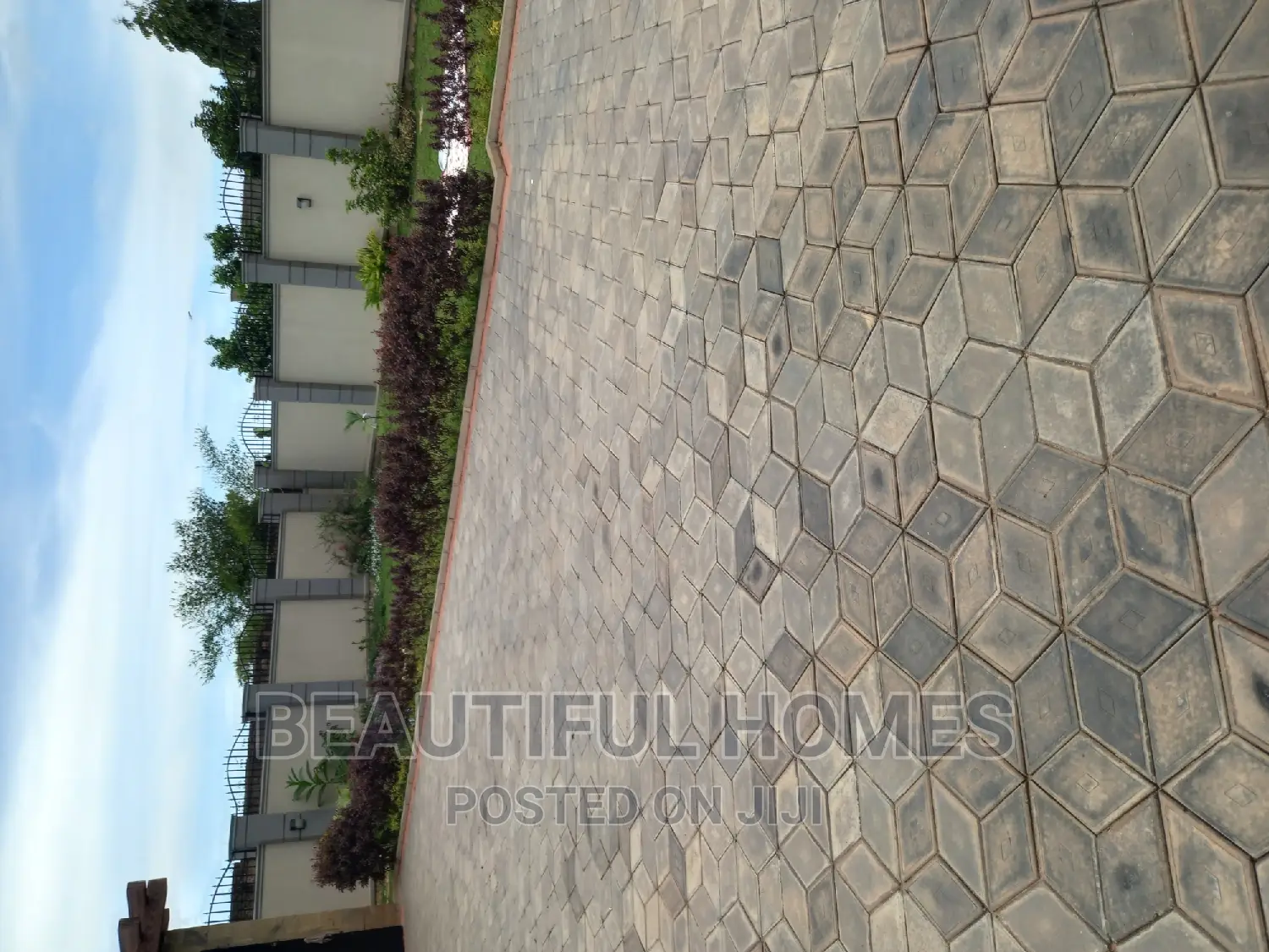 Furnished 6bdrm Duplex in Munyonyo, Makindye for sale