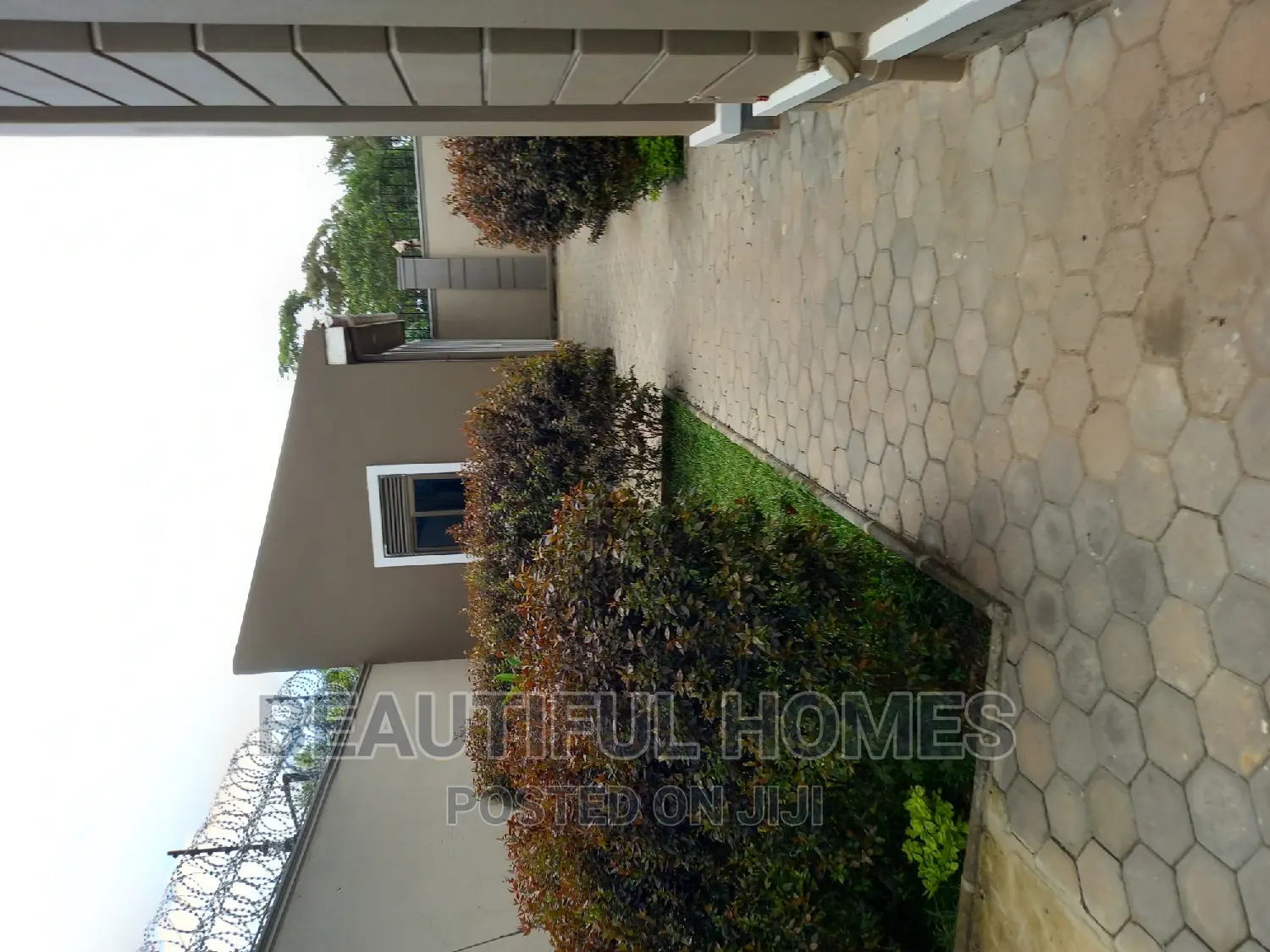 Furnished 6bdrm Duplex in Munyonyo, Makindye for sale
