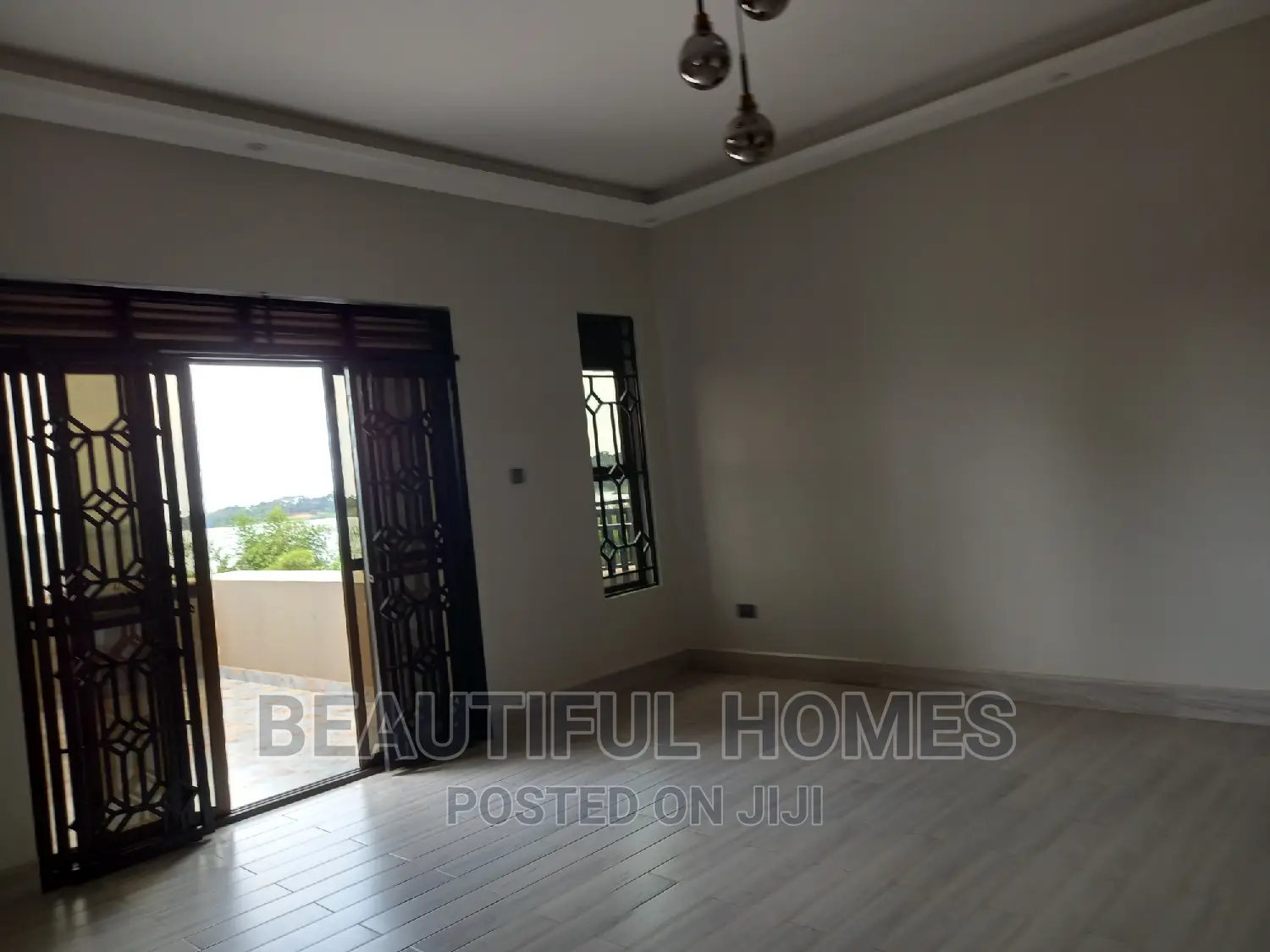 Furnished 6bdrm Duplex in Munyonyo, Makindye for sale